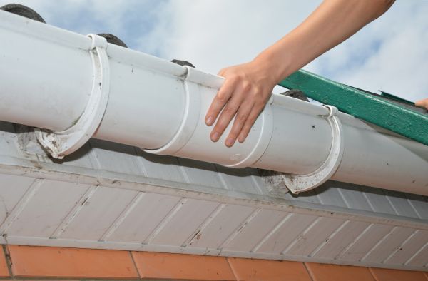 Gutter Reattachment in Alpharetta