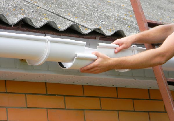 Gutter Hanging in Alpharetta